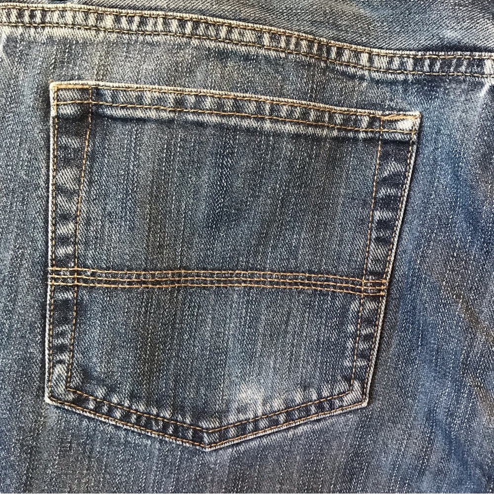 Van Heusen Classic Fit Blue Jeans Size 34 x 32